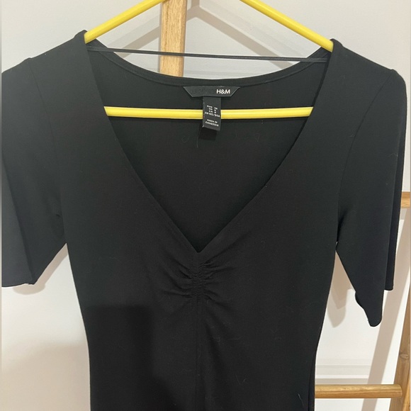 Fitted black dress H&M, size 6 - Picture 3 of 5